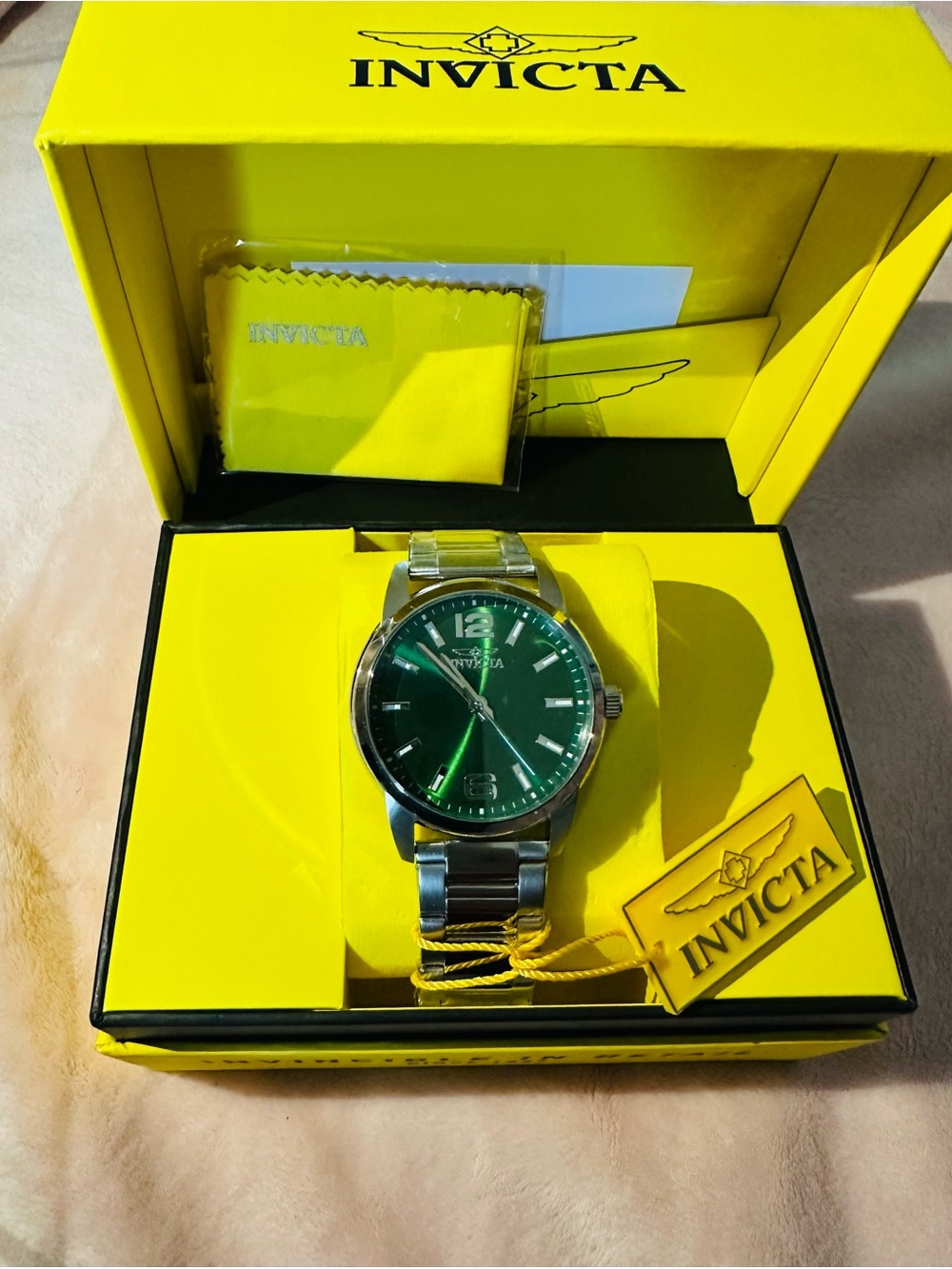 Invicta Men's Watch with Green Dial and Silver Bracelet 43mm - Picture 8 of 8